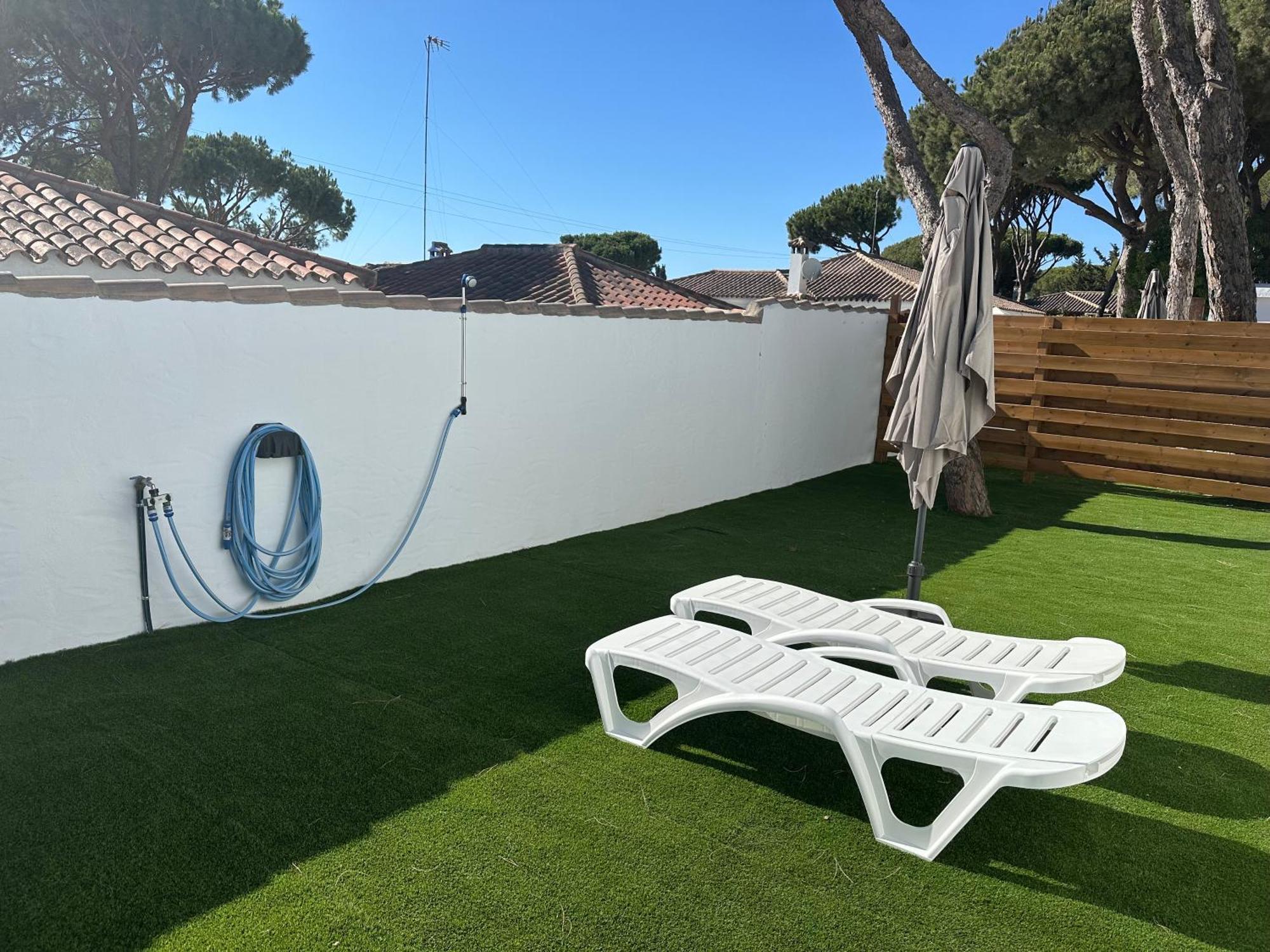 Cocos Sun Guest House Chiclana de la Frontera Bagian luar foto